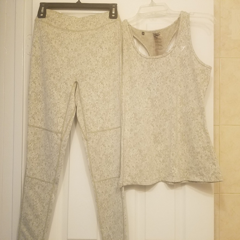 Gymshark Fleur Texture in Olive Mark Size Medium